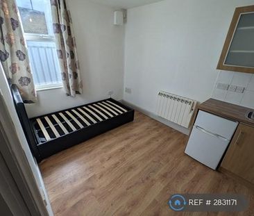 1 bedroom in a flat share to rent - Photo 3