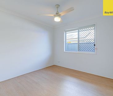 Family home with spacious living - Photo 4