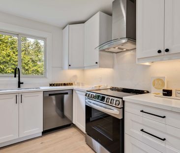 For Lease - 14 Heber Down Crescent, Whitby, Ontario - Photo 3