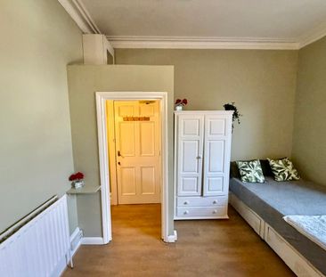 Room in a Shared House, Matheson Road, W14 - Photo 5