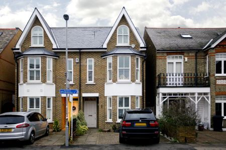 4 bedroom semi-detached house to rent - Photo 2