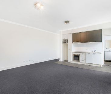 Perfectly Positioned Apartment in the Heart of Bondi - Photo 5