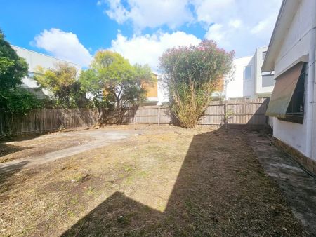 “Zoned to Werribee Secondary College!” - Photo 2