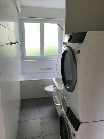 Wohnen mit Panorama - Blick über die Stadt und die Bergen - Photo 3