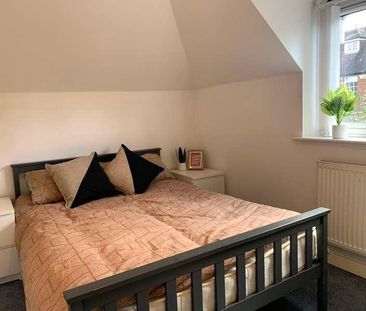 Bed Student Flat, LN1 - Photo 3