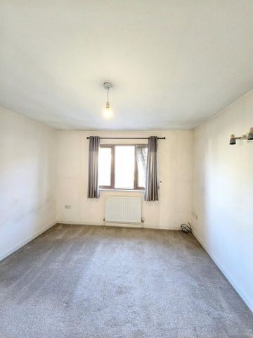 3 bedroom end of terrace house to rent - Photo 2