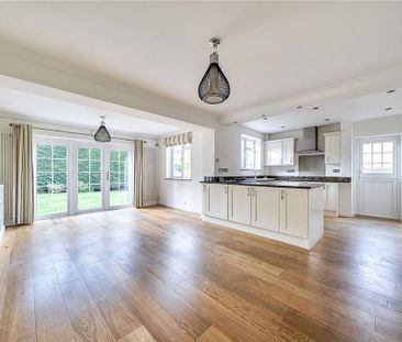 4 bedroom detached house to rent - Photo 4