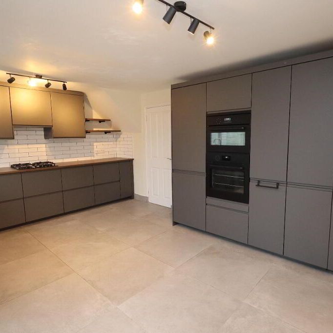 37 Ballyhenry Avenue, Newtownabbey, BT36 5AZ - Photo 1