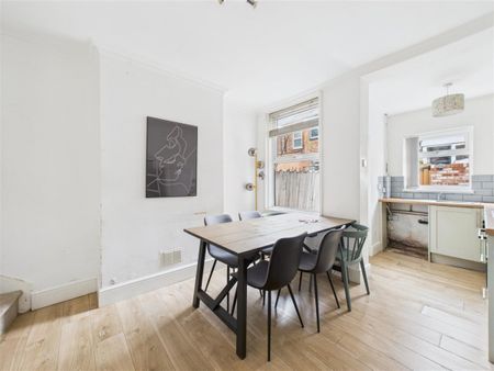 3 bedroom Terraced House to rent - Photo 3