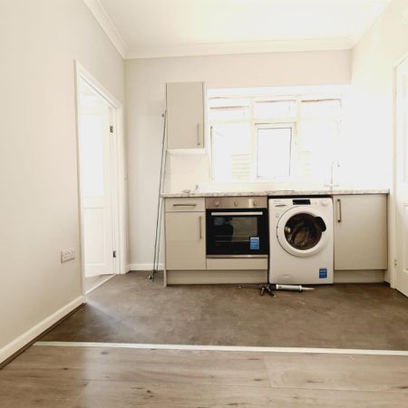 Hertford Road, London N9 - Photo 3