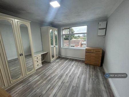 1 bedroom in a house share to rent - Photo 3