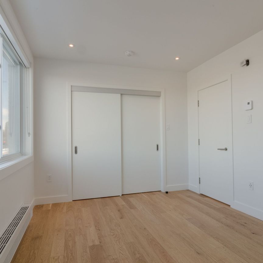 3014 Avenue Van Horne - Photo 1