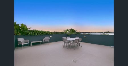 Two Bedrooms two bathrooms apartment unfurnished - Photo 2