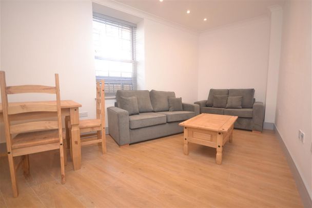 2 bedroom Flat To Let - Photo 1