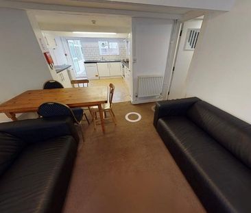 6 bedroom house to rent - Photo 1