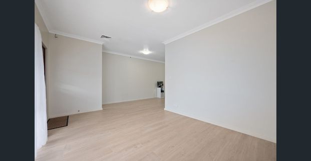 WHAT A RIPPER... SO CLOSE TO RIVER & CITY - Photo 1