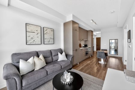 For Lease - 10 Honeycrisp Crescent Unit# 911, Vaughan, Ontario - Photo 5