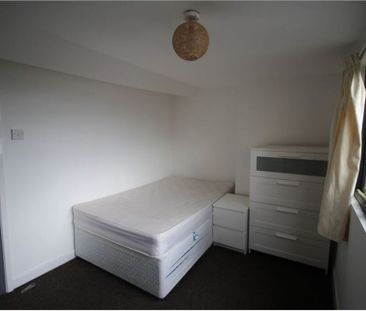 6 Bed Student Accommodation - Photo 2