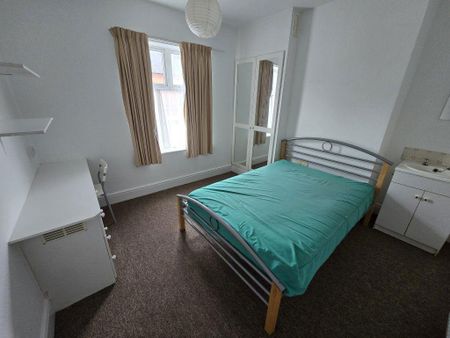 4 bedroom terraced house to rent - Photo 4