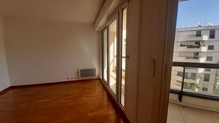 location Appartement F4 DE 92.4m² À PARIS - Photo 5