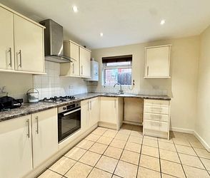 Hawes Avenue, Ramsgate, CT11 0RN, Kent - Photo 2