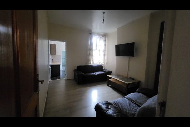 4 Bed Terraced House, Ullswater Street, LE2 - Photo 1