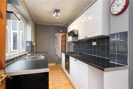 2 bedroom terraced house to rent - Photo 4