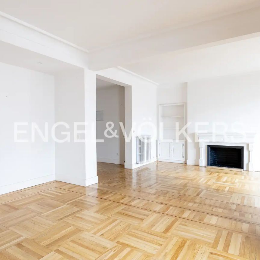 Piso de alquiler en Calle de Marceliano Santa María, El Viso - Photo 1