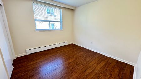 For Lease - 242 Wilmington Avenue, Toronto, Ontario - Photo 2