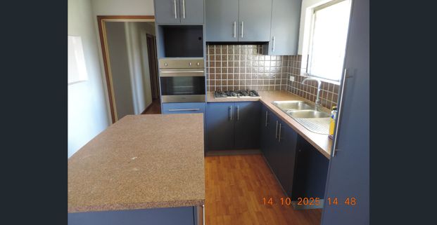 *** WALK TO OSBORNE-PARK HOSPITAL*** EASY ACCESS TO FREEWAY TO TRAVEL NORTH OR SOUTH*** - Photo 1