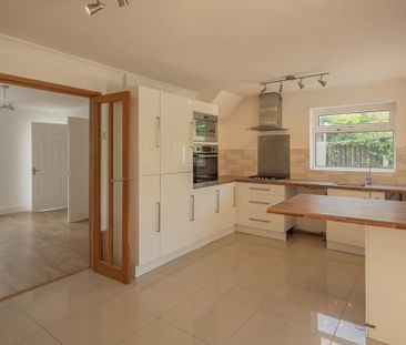 3 bedroom semi-detached house to rent - Photo 6