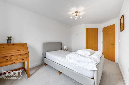 1 bedroom retirement property to rent - Photo 2