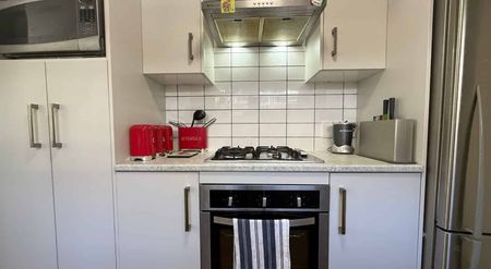 2 Bed Home with Sunny Deck & Outdoor Retreat - Photo 4