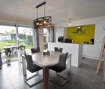 Moderne woning met diepe tuin en aparte garagebox - Photo 2