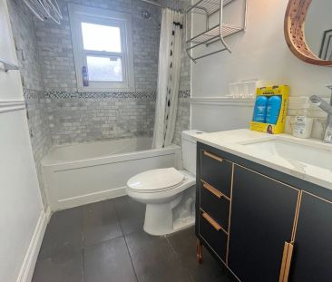 Detached Home For Lease | N9236747 - Photo 3