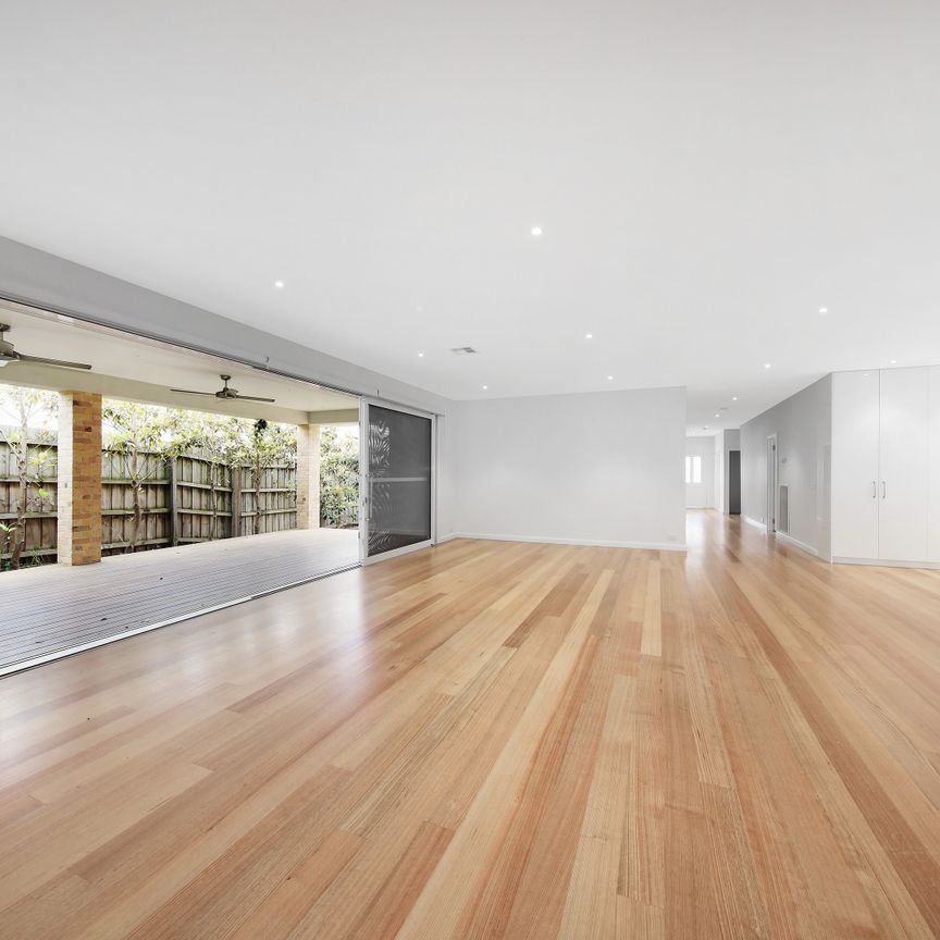 11 Velra Ave, Murrumbeena VIC 3163 - House For Rent | Domain - Photo 1