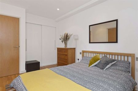 A well laid out modern one bedroom apartment set close to Old Street Station. - Photo 4