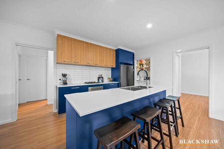 Spacious & Solar-Powered Home - Photo 2