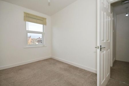 3 bedroom semi-detached house to rent - Photo 5