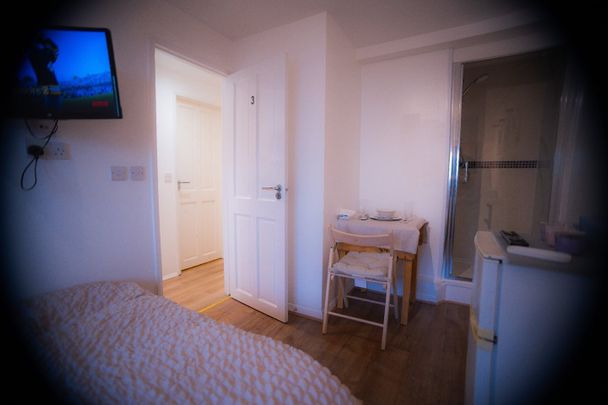 Room in a Shared Flat, London, NW2 - Photo 1