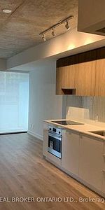 Yonge & Eglinton Luxurious 1Bdrm +Den 1Bath Modern Unit Near Subway - Photo 4