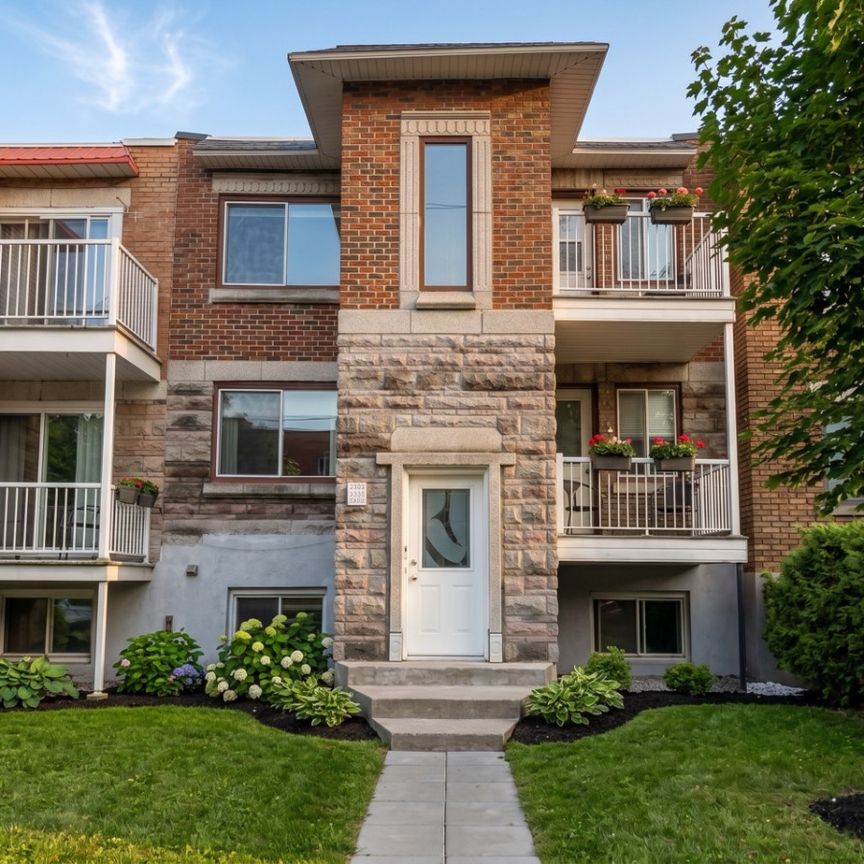 Mercier : Logement de 3 chambres+bureau et cour exclusive offert en location semi-meublée. - Photo 1