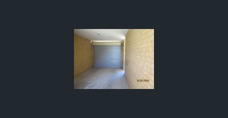 Low Maintenance & Secure - Photo 2