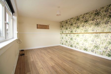 Woodside Crescent, Paisley, Renfrewshire - Photo 3