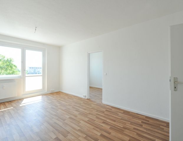 70 qm mit Balkon in der 3. Etage ab sofort - Foto 1