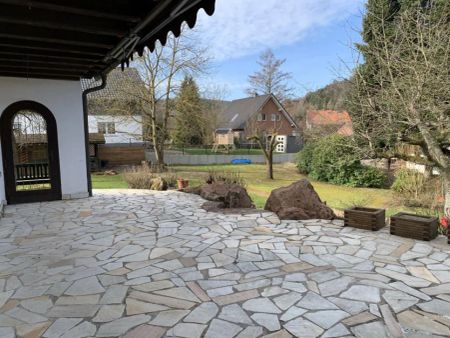 **Großzügige Erdgeschosswohnung mit eigenem Gartenbereich und großer Terrasse** - Foto 2