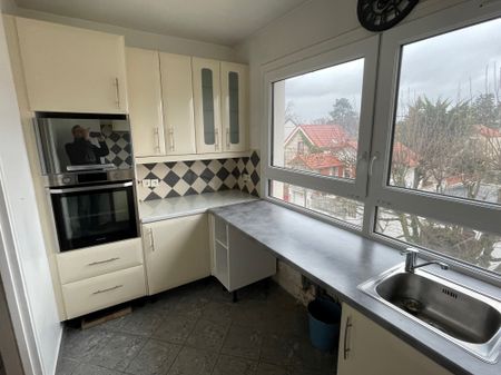 Location Appartement 4 pièces 83m² ST MAUR DES FOSSES 94100 - Photo 2