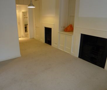 One Bedroom Flat for Rent Located in the heart of Historic Greenwich - Photo 1