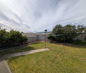 2 Thomas Place, Wodonga VIC 3690 - House For Rent | Domain - Photo 1