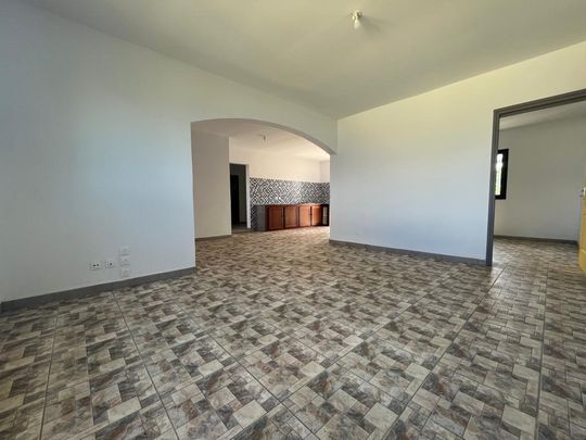 Location Appartement 3 pièces 90m² ST JOSEPH 97480 - Photo 1